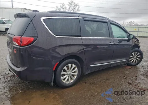 2017 Chrysler Pacifica Touring L z USA, uszkodzony, nr VIN 2C4RC1BG8HR771208